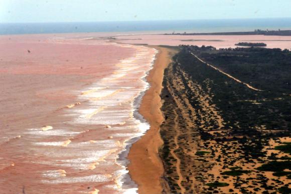 Lama de barragem que se rompeu em Minas avança sobre o mar no Espírito Santo (Divulgação/Ministério do Meio Ambiente)