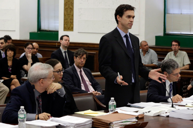 Advogados em tribunal de Nova York discutem se dois chimpanzés têm personalidade jurídica e por isso devem ser libertados da Universidade de Long Island. Foto: Richard Drew/Pool