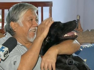 Yamamoto e negão, cachorro que fez vigilia no hospital (Foto: Reprodução)