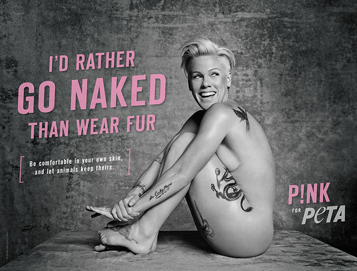 A cantora Pink posa para campanha anti-peles para a ONG PETA - Foto: PETA