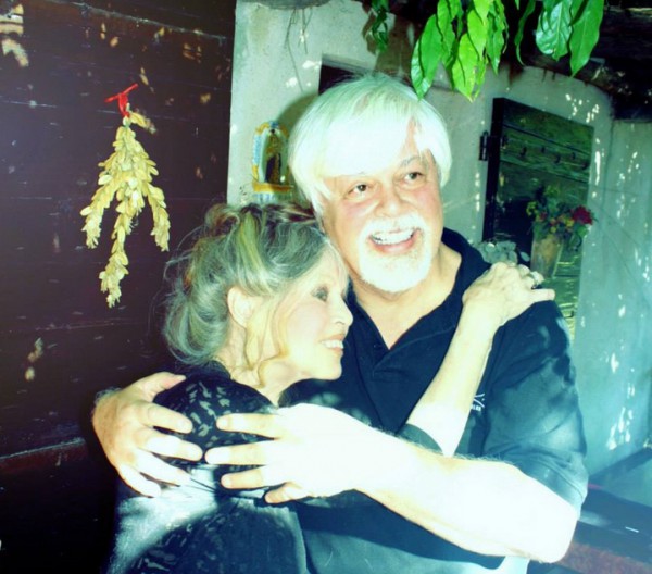 Brigitte com Paul Watson, ativista (Foto: Fondation Brigitte Bardot /  Reprodução / Facebook)