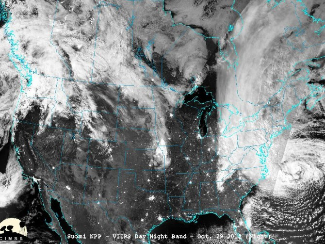 Supertempestade Sandy é citado como exemplo de evento extremo que evidencia a mudança climática. Foto de satélite NASA/NOAA.